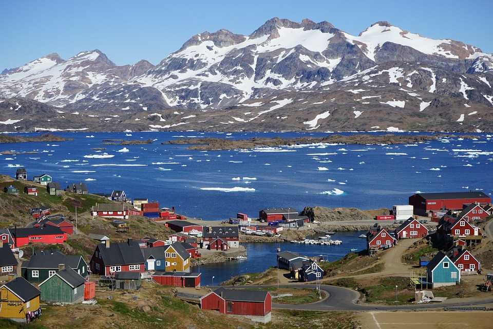 Aurora, Adventures and Autumn in Greenland peview