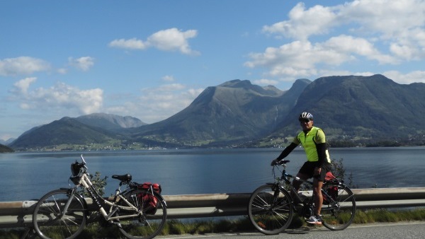 How to Prepare for a Road Trip in Norway: Roads, Ferries, Traffic Rules & Driving Tips Image